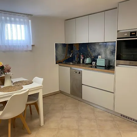 Apartment Aria